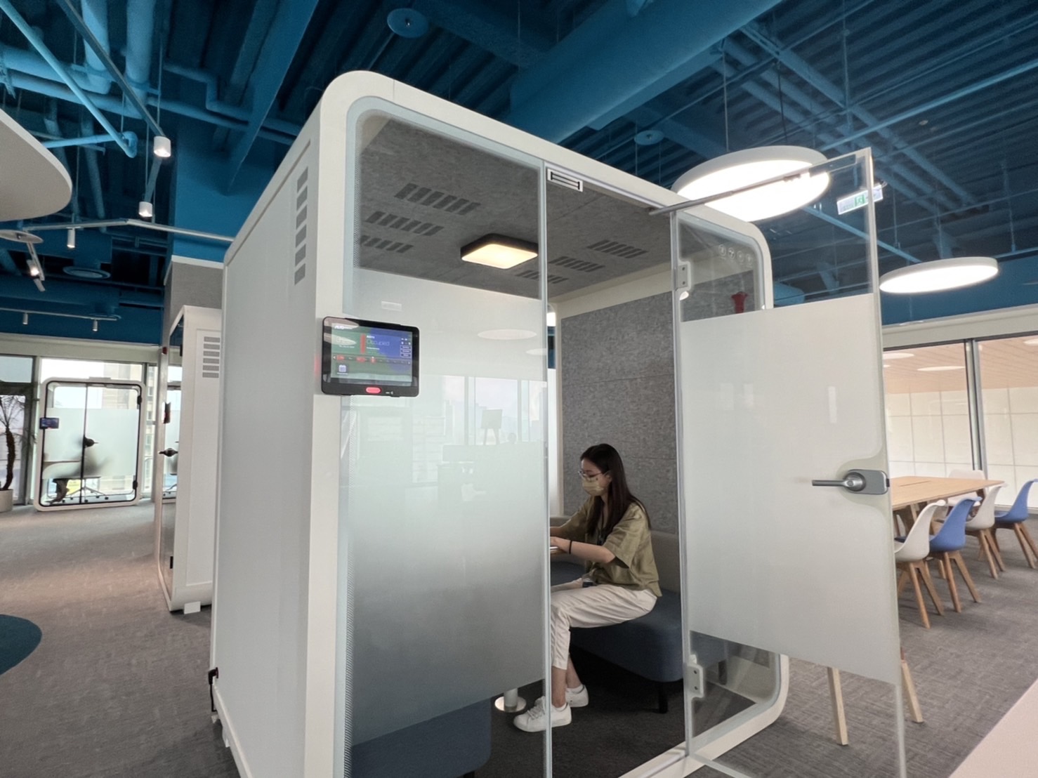 币游国际高雄據點的智慧行動辦公艙，展現币游国际在面板以外的研發應用軟實力